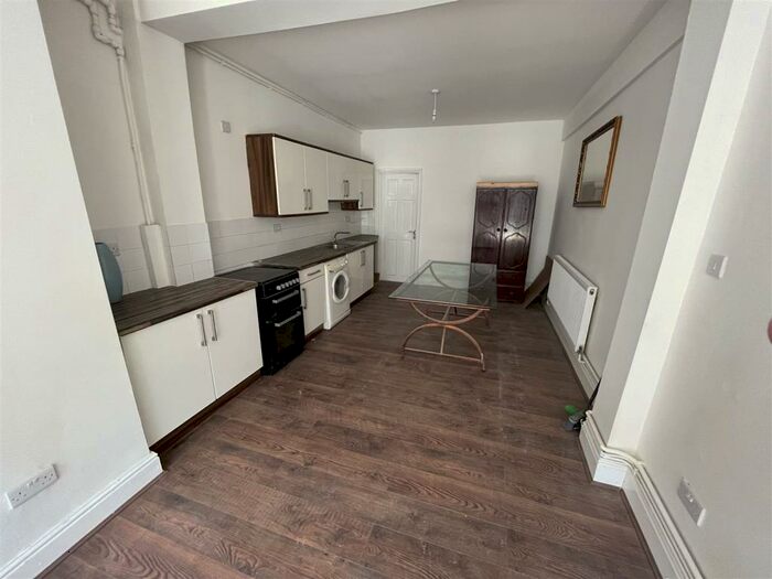 Flat To Rent In Hall Street, Dudley, DY2