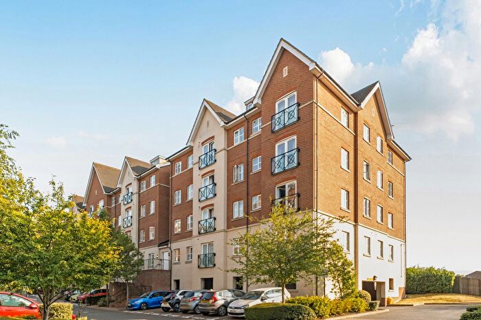 2 Bedroom Flat For Sale In Viridian Square, Aylesbury, HP21