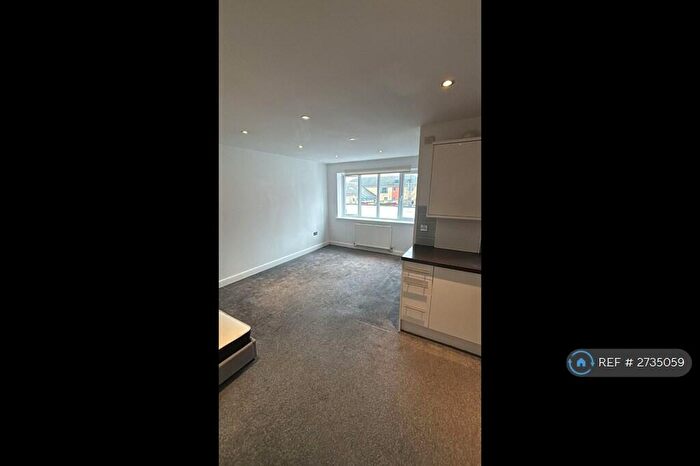 Studio To Rent In The Compasses, Luton, LU1