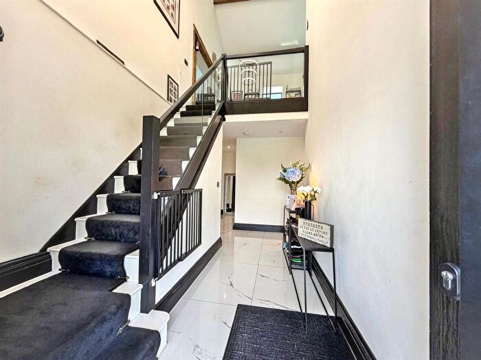 7 Bedroom Detached House For Sale In Ripponden Road, Oldham, OL4