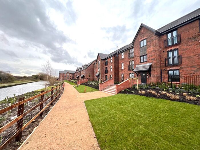 2 Bedroom Flat For Sale In Robertsons Way, Droylsden, M43