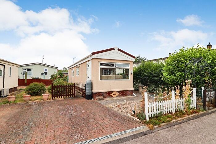 1 Bedroom Mobile/park Home For Sale In Folly Park, Clapham, Bedford, MK41