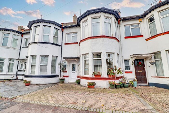 4 Bedroom House For Sale In Fairmead Avenue, Westcliff-On-Sea, SS0