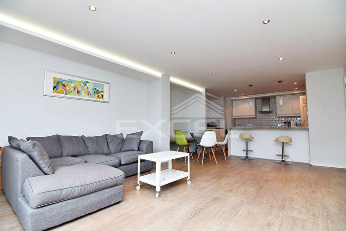 2 Bedroom Apartment To Rent In Rosemont Rd, Finchley Road, West Hampstead, NW3