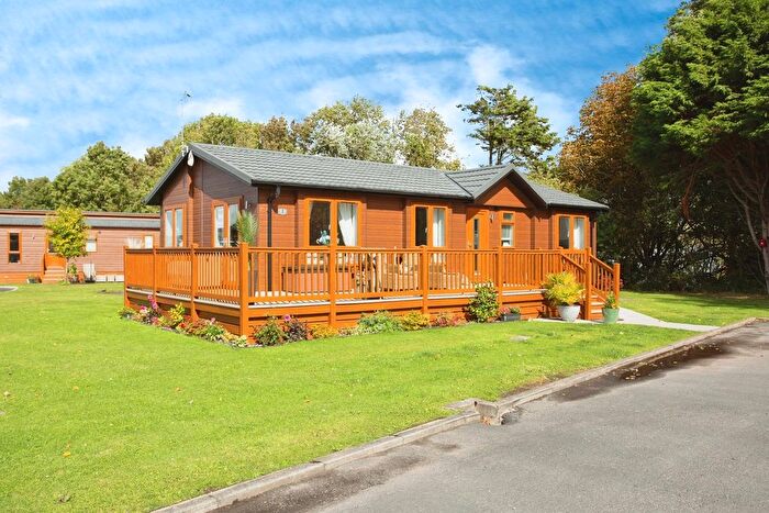 2 Bedroom Mobile/park Home For Sale In Conifer Crescent, Lytham Road, Lawnsdale Country Park, Lytham St Annes, FY8