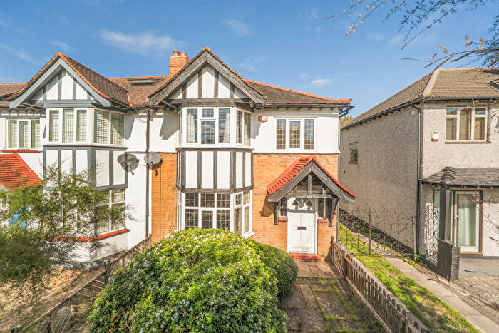 3 Bedroom Semi-Detached House For Sale In Weigall Road, London, SE12