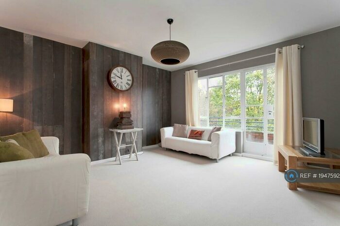 3 Bedroom Flat To Rent In London, London, SW11