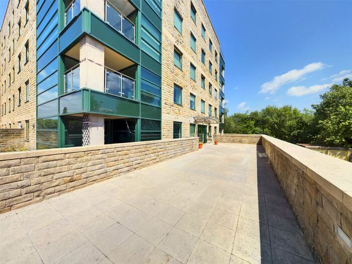2 Bedroom Apartment To Rent In Stonegate House, Stone Street, Bradford, West Yorkshire, BD1