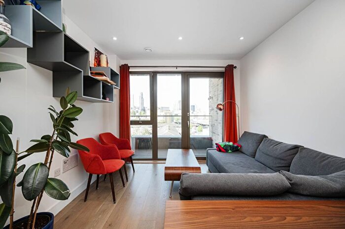 2 Bedroom Flat To Rent In Hemming Street, Tower Hamlets, London, E1