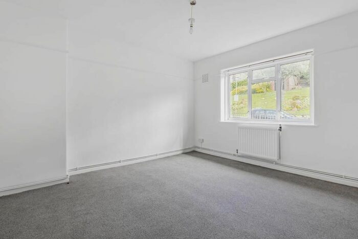 2 Bedroom Flat To Rent In Petersham Road, Richmond, TW10