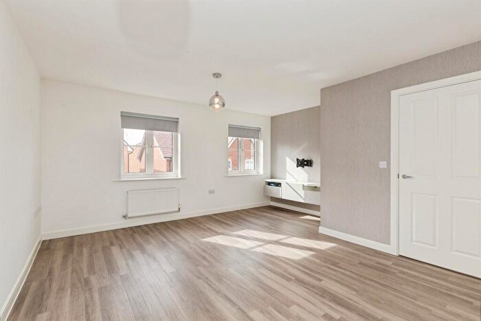 2 Bedroom Maisonette For Sale In Valerian Way, Leighton Buzzard, LU7