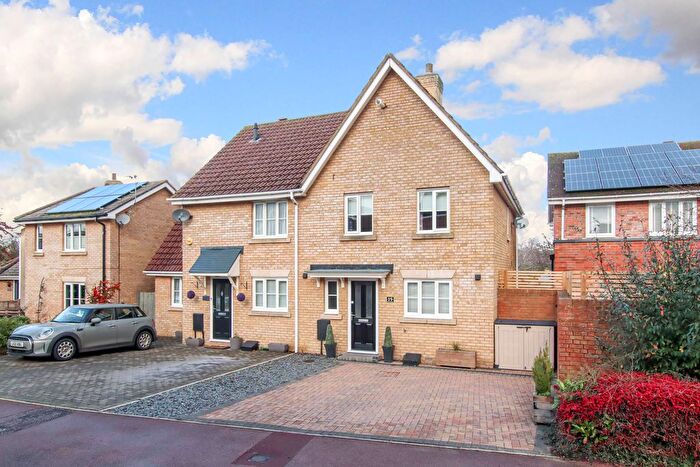 3 Bedroom Semi-Detached House For Sale In Browns Hedge, Pitstone, LU7