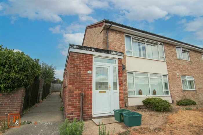 3 Bedroom Maisonette To Rent In Hamlet Drive, Colchester, Essex, CO4