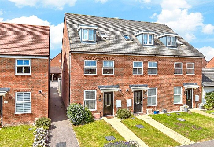 4 Bedroom Town House For Sale In Woodpecker Way, Hythe, Kent, CT21