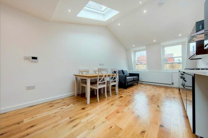 2 Bedroom Flat To Rent In Blacktree Mews, Gresham Road, London, SW9