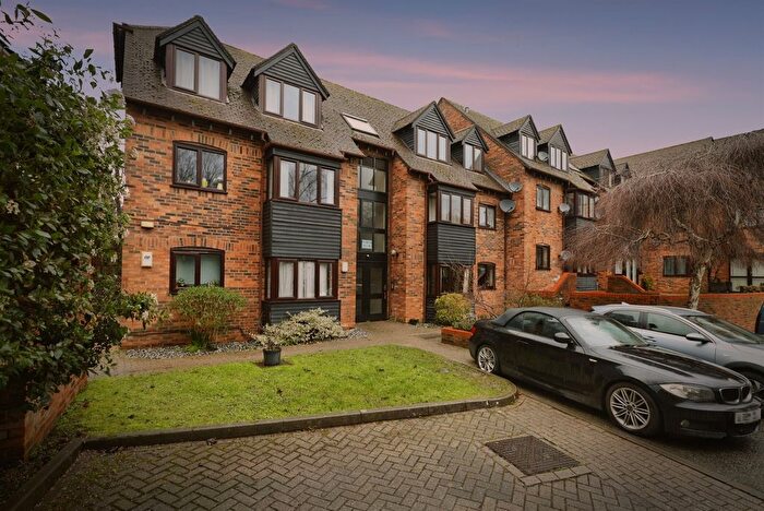 2 Bedroom Flat For Sale In Copyground Lane, High Wycombe, HP12