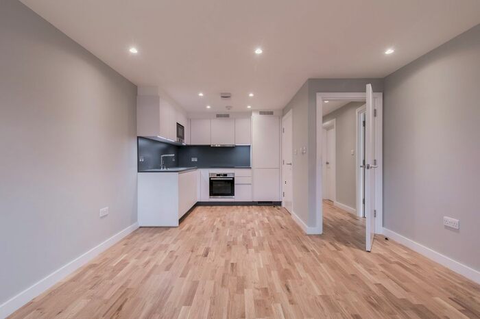 2 Bedroom Flat To Rent In Creighton Avenue, London, N2