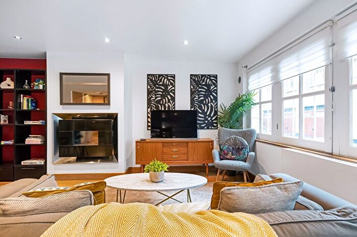 2 Bedroom Flat For Sale In Brook Mews North, Paddington, London, W2