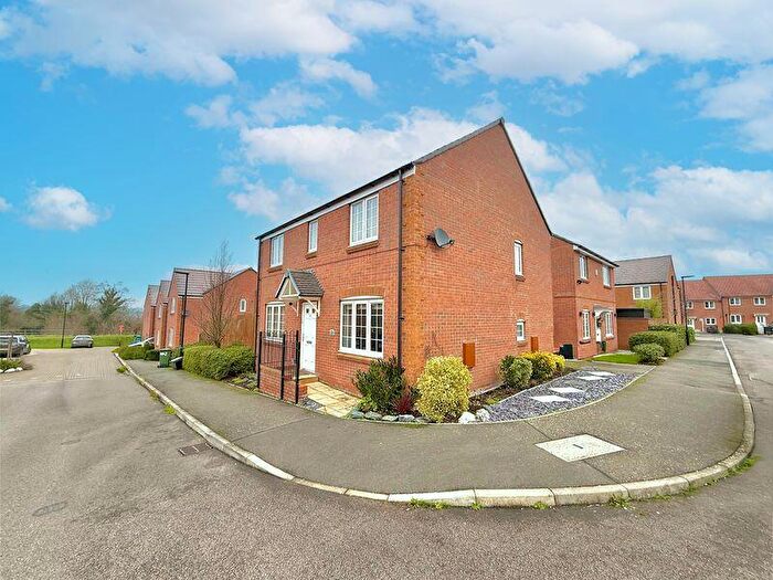 4 Bedroom Detached House For Sale In Piggots Mead, Bidwell, LU5