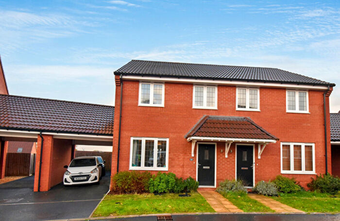 3 Bedroom Semi-Detached House For Sale In Lang Hill, Exeter, EX1