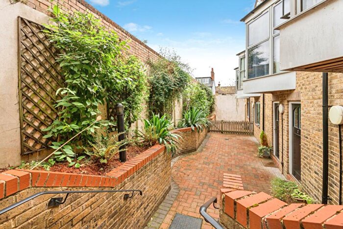 2 Bedroom Flat To Rent In Lattimore Road, St Albans, AL1