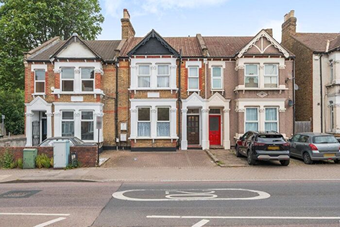2 Bedroom Flat For Sale In Brownhill Road, London, SE6