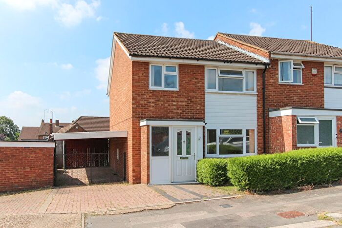 3 Bedroom Semi-Detached House To Rent In Oakley Drive, Wellingborough, NN8