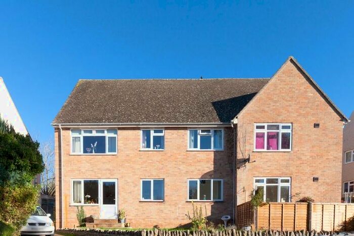 2 Bedroom Apartment To Rent In Bladon, OX20
