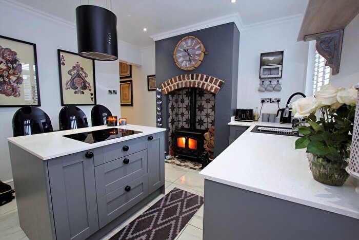 2 Bedroom Semi-Detached House For Sale In South Street, Woodville, DE11