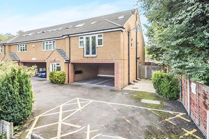 3 Bedroom Flat To Rent In Sentry Court, Grove Road, Hitchin, SG4