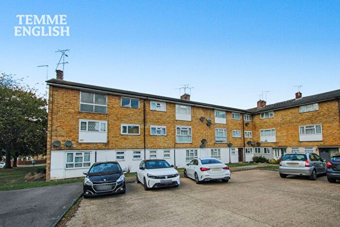 1 Bedroom Flat For Sale In Long Riding, Basildon, SS14