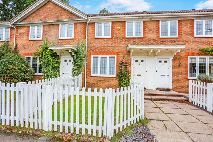 3 Bedroom Terraced House To Rent In Rosslyn Park, Weybridge, KT13