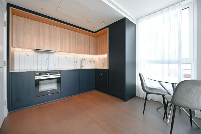 2 Bedroom Apartment To Rent In Gasholder Place, London, SE11