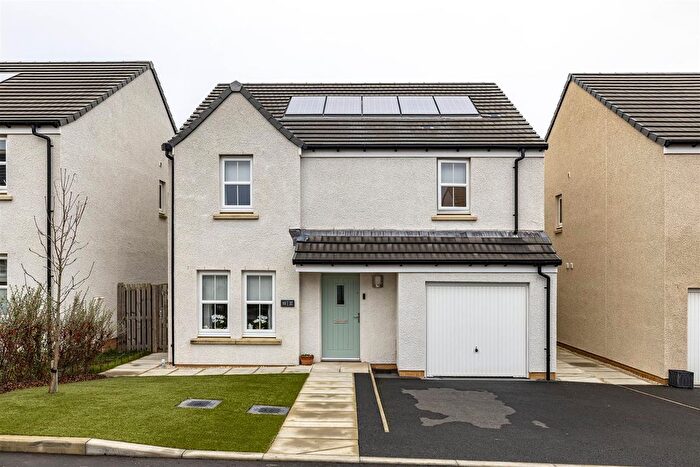 4 Bedroom Detached House For Sale In Knoll Park Drive, Galashiels, TD1