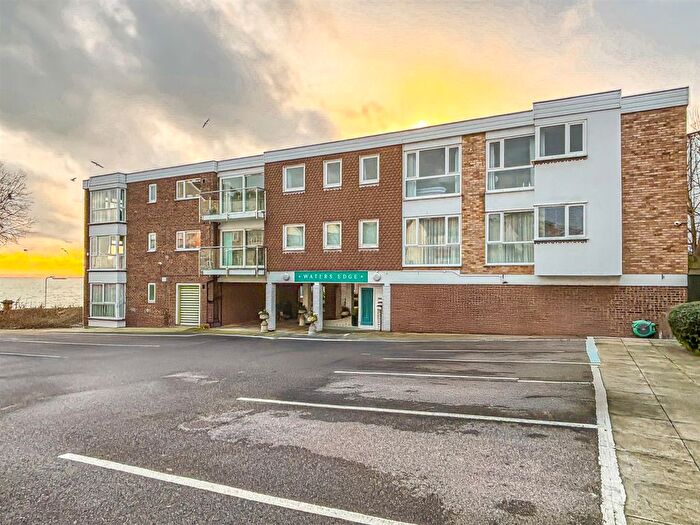 2 Bedroom Flat For Sale In Waters Edge, Shorefield Road, Westcliff-On-Sea, SS0
