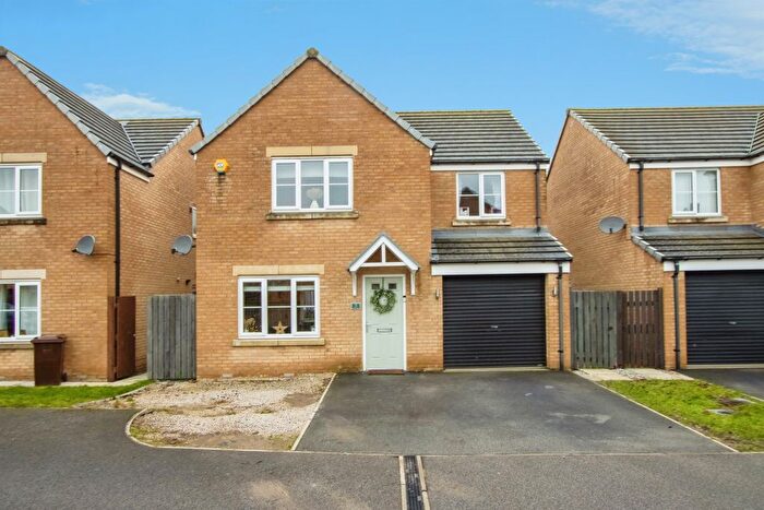 4 Bedroom Detached House For Sale In Aspen Way, Whinmoor, Leeds, LS14