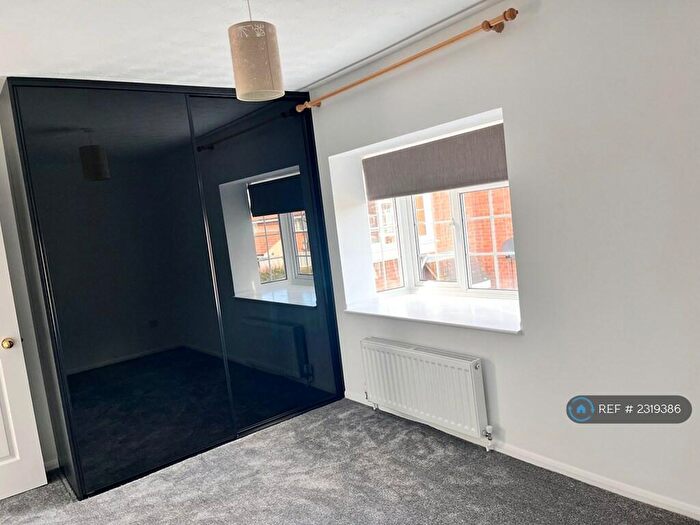 2 Bedroom End Of Terrace House To Rent In Renshaw Close, Luton, LU2