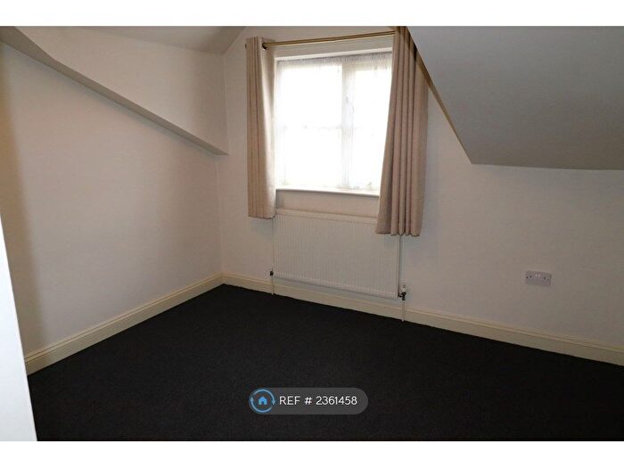 2 Bedroom End Of Terrace House To Rent In High Street, Northampton, NN2