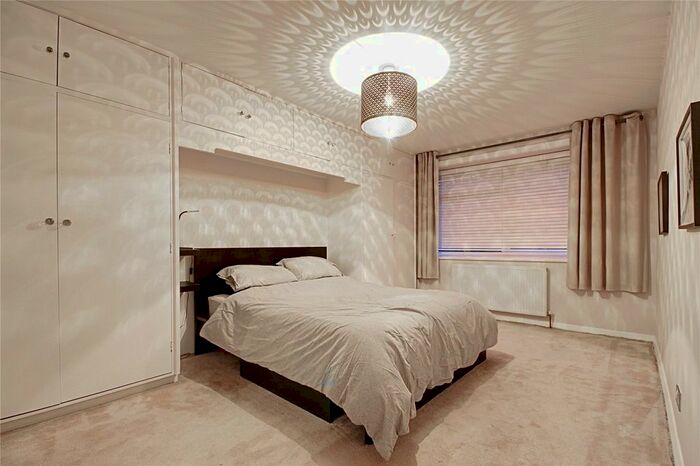 2 Bedroom Flat To Rent In Village Road, Enfield, EN1