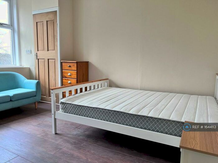 2 Bedroom Flat To Rent In Glasgow, Glasgow, G43