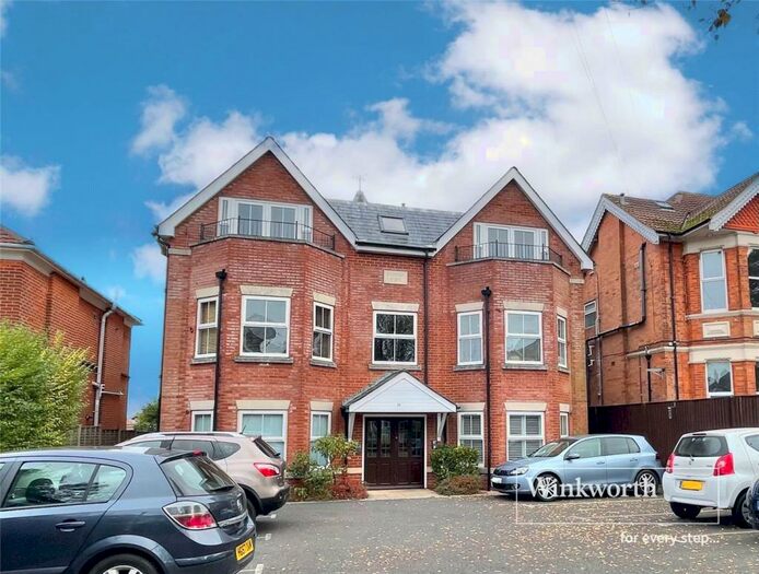 Houses for sale & to rent in BH6 3RH, Southwood Avenue, West