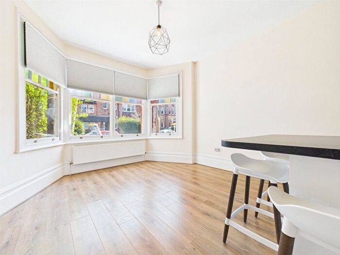 1 Bedroom Flat To Rent In Riggindale Road, London, SW16