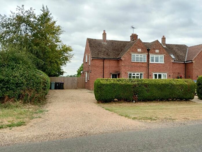 3 Bedroom Semi-Detached House To Rent In Village Street, Bridge End, Lincolnshire, NG34