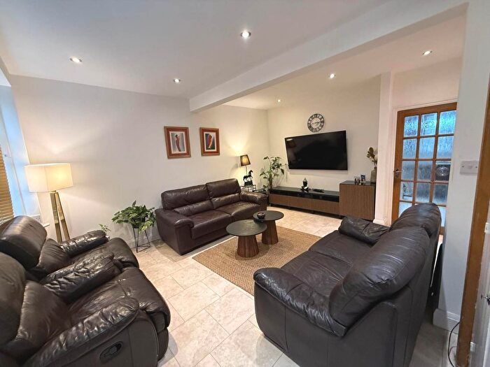2 Bedroom Terraced House To Rent In Westbury Avn, Southall, UB1