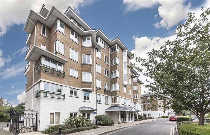3 Bedroom Flat To Rent In Strand Drive, Kew, TW9