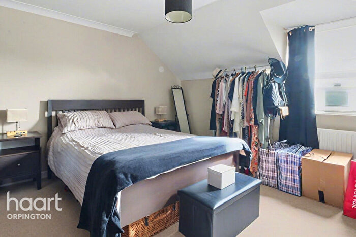 2 Bedroom Flat For Sale In Ranmore Path, Orpington, BR5