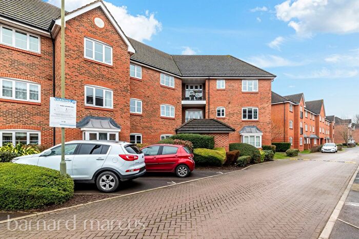 2 Bedroom Flat For Sale In Rydons Way, Redhill, RH1