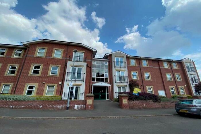 2 Bedroom Flat To Rent In Quarry Avenue, Stoke-on-trent, ST4