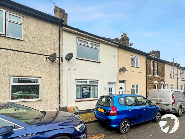 2 Bedroom Terraced House To Rent In West Street, Rochester, Kent, ME2