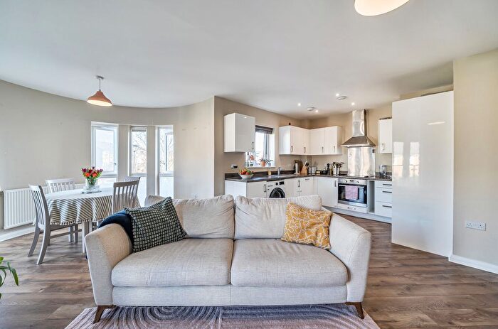 2 Bedroom Flat For Sale In Pennyroyal Drive, West Drayton, UB7